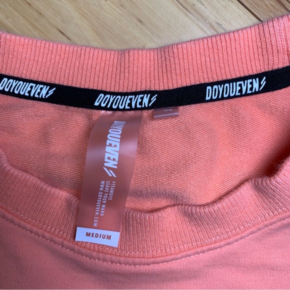 ⭐️Vaca Soon Sale⭐️ DOYOUEVEN Crop Crewneck - Picture 3 of 8